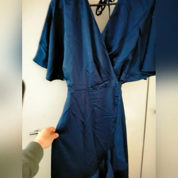 Brand New dresses - Picture 2 of 6